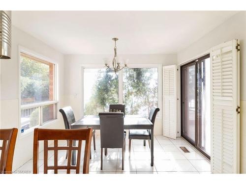 164 Warner Drive, Oakville, ON - Indoor Photo Showing Dining Room