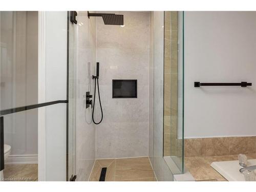 164 Warner Drive, Oakville, ON - Indoor Photo Showing Bathroom