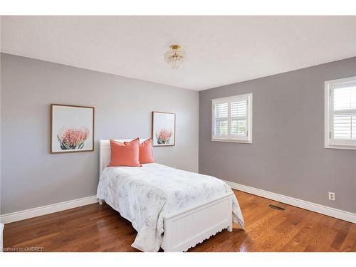 164 Warner Drive, Oakville, ON - Indoor Photo Showing Bedroom