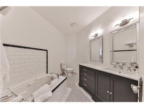 5-32 Gothic Avenue, Toronto, ON - Indoor Photo Showing Bathroom