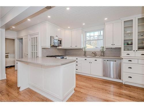 950 Park Avenue W, Burlington, ON - Indoor Photo Showing Kitchen