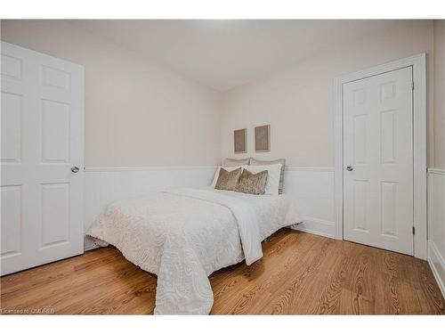 950 Park Avenue W, Burlington, ON - Indoor Photo Showing Bedroom