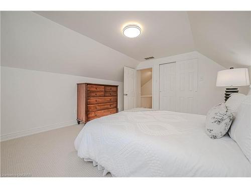 950 Park Avenue W, Burlington, ON - Indoor Photo Showing Bedroom