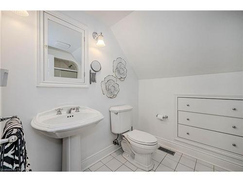 950 Park Avenue W, Burlington, ON - Indoor Photo Showing Bathroom