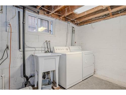 950 Park Avenue W, Burlington, ON - Indoor Photo Showing Laundry Room