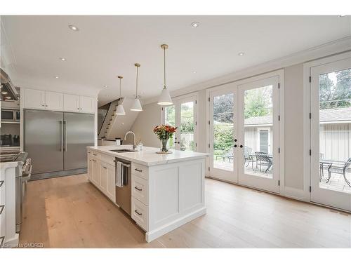 823 Partridge Drive, Burlington, ON - Indoor Photo Showing Kitchen With Upgraded Kitchen