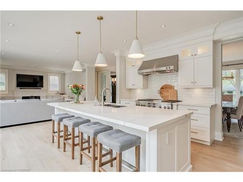 823 Partridge Drive, Burlington, ON - Indoor Photo Showing Kitchen With Upgraded Kitchen