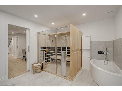 823 Partridge Drive, Burlington, ON - Indoor Photo Showing Bathroom