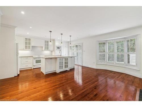 172 River Oaks Boulevard E, Oakville, ON - Indoor Photo Showing Kitchen With Upgraded Kitchen