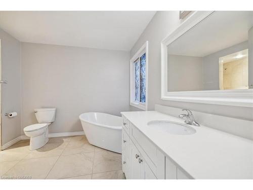 172 River Oaks Boulevard E, Oakville, ON - Indoor Photo Showing Bathroom