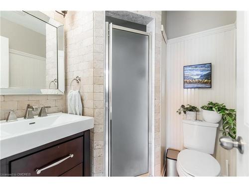 33 Cheval Drive, Grimsby, ON - Indoor Photo Showing Bathroom