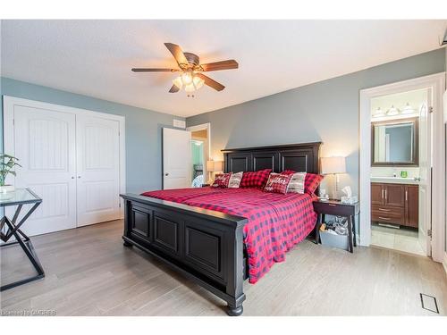 33 Cheval Drive, Grimsby, ON - Indoor Photo Showing Bedroom