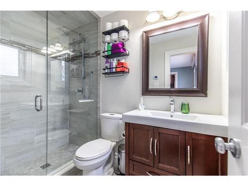 33 Cheval Drive, Grimsby, ON - Indoor Photo Showing Bathroom