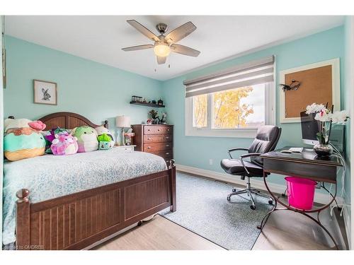 33 Cheval Drive, Grimsby, ON - Indoor Photo Showing Bedroom