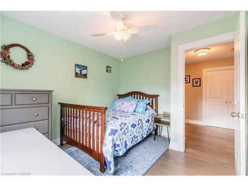 33 Cheval Drive, Grimsby, ON - Indoor Photo Showing Bedroom