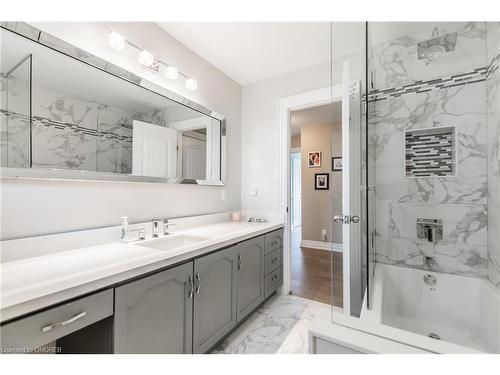 33 Cheval Drive, Grimsby, ON - Indoor Photo Showing Bathroom