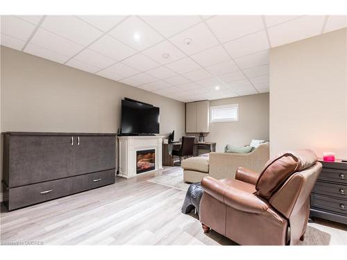 33 Cheval Drive, Grimsby, ON - Indoor With Fireplace