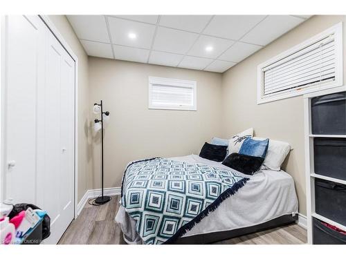 33 Cheval Drive, Grimsby, ON - Indoor Photo Showing Bedroom