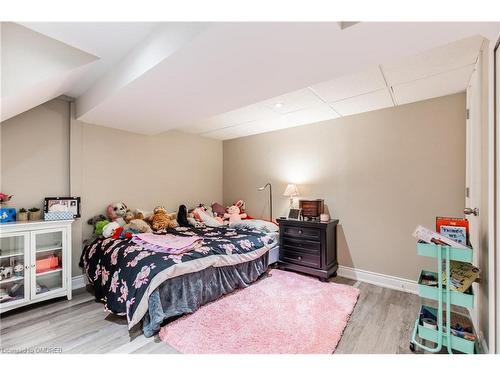 33 Cheval Drive, Grimsby, ON - Indoor Photo Showing Bedroom