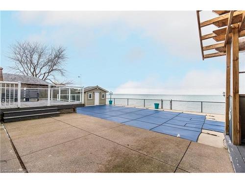 33 Cheval Drive, Grimsby, ON - Outdoor With Deck Patio Veranda