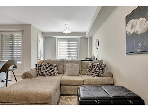 119-10 Birmingham Drive, Cambridge, ON - Indoor Photo Showing Living Room