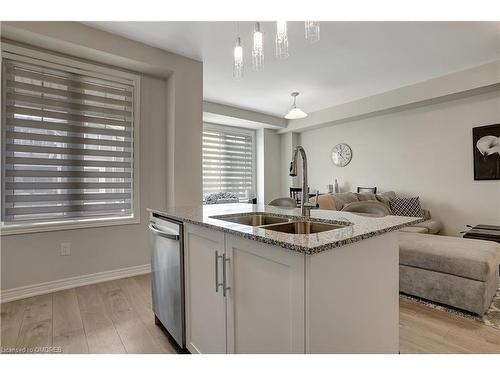 119-10 Birmingham Drive, Cambridge, ON - Indoor Photo Showing Kitchen With Double Sink