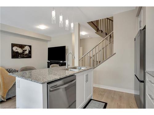 119-10 Birmingham Drive, Cambridge, ON - Indoor Photo Showing Kitchen With Double Sink