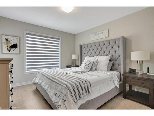 119-10 Birmingham Drive, Cambridge, ON - Indoor Photo Showing Bedroom