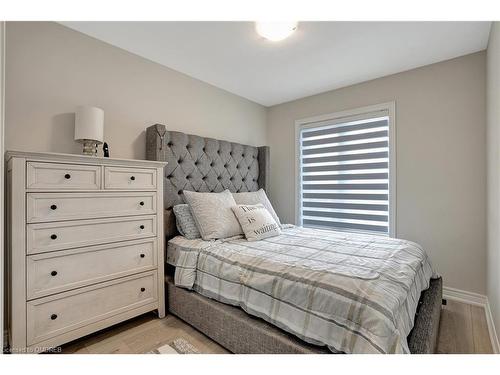 119-10 Birmingham Drive, Cambridge, ON - Indoor Photo Showing Bedroom