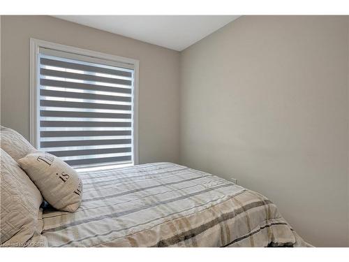 119-10 Birmingham Drive, Cambridge, ON - Indoor Photo Showing Bedroom