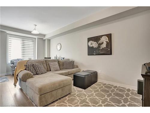 119-10 Birmingham Drive, Cambridge, ON - Indoor Photo Showing Living Room