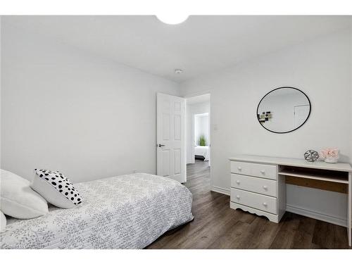 879 Hickory Crescent, Milton, ON - Indoor Photo Showing Bedroom