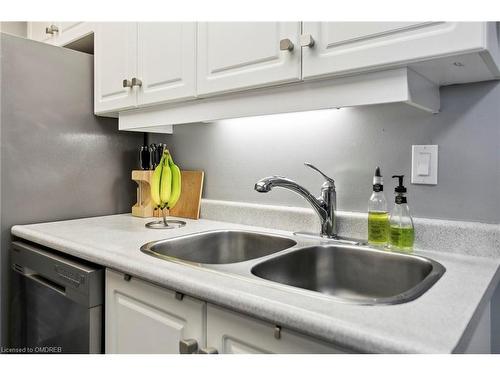 901-1333 Bloor Street, Mississauga, ON - Indoor Photo Showing Kitchen With Double Sink