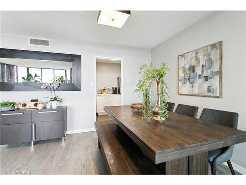 901-1333 Bloor Street, Mississauga, ON - Indoor Photo Showing Dining Room