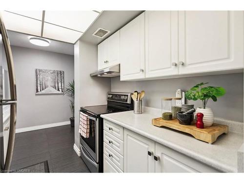 901-1333 Bloor Street, Mississauga, ON - Indoor Photo Showing Kitchen