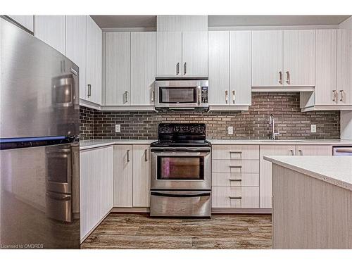 25-30 Times Square Blvd, Hamilton, ON - Indoor Photo Showing Kitchen With Upgraded Kitchen