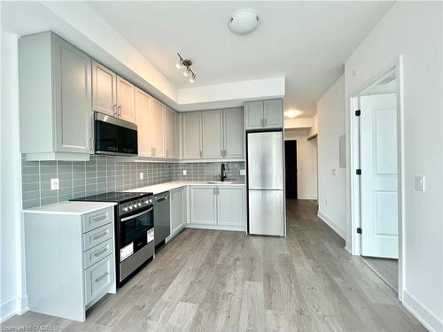 607-2343 Khalsa Gate, Oakville, ON - Indoor Photo Showing Kitchen With Stainless Steel Kitchen