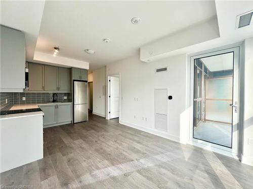 607-2343 Khalsa Gate, Oakville, ON - Indoor Photo Showing Kitchen