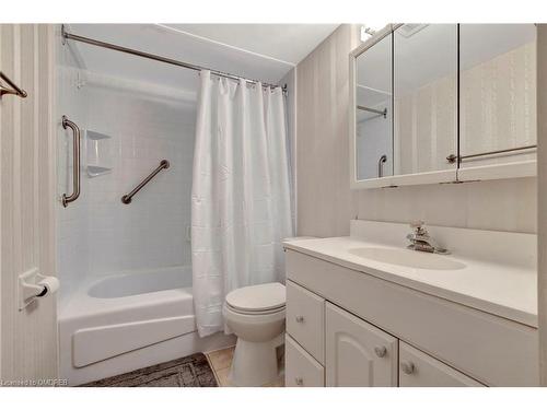 202-1359 White Oaks Boulevard, Oakville, ON - Indoor Photo Showing Bathroom