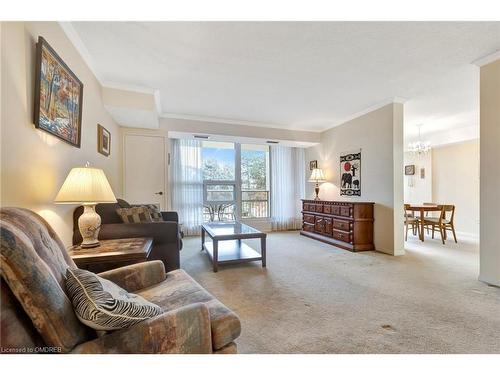 202-1359 White Oaks Boulevard, Oakville, ON - Indoor Photo Showing Living Room