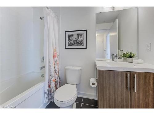 1404-85 Duke Street W, Kitchener, ON - Indoor Photo Showing Bathroom
