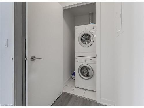 1404-85 Duke Street W, Kitchener, ON - Indoor Photo Showing Laundry Room