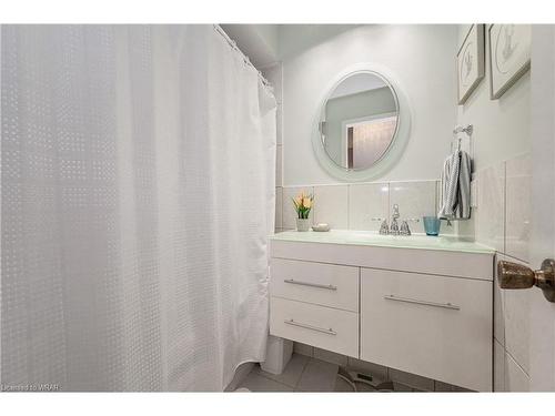 5E-26 Wentworth Avenue, Cambridge, ON - Indoor Photo Showing Bathroom