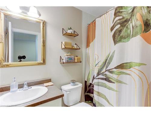 8 Beatrice Lane, Kitchener, ON - Indoor Photo Showing Bathroom