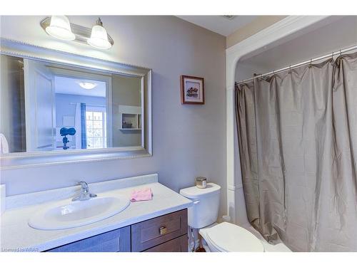 8 Beatrice Lane, Kitchener, ON - Indoor Photo Showing Bathroom
