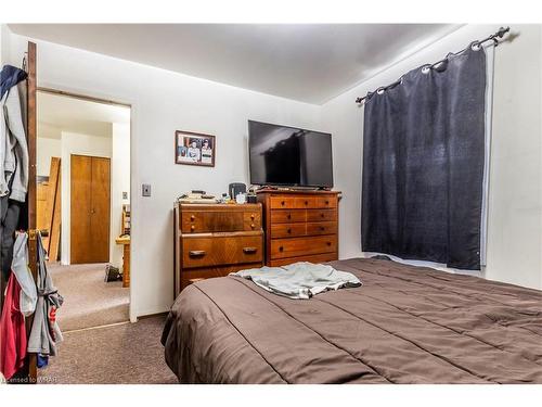 30-32 Beverly Street, Cambridge, ON - Indoor Photo Showing Bedroom
