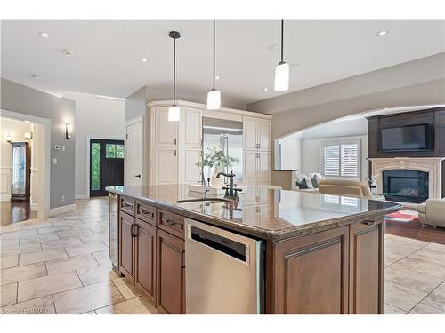 27 Mcdougall Road, Waterloo, ON - Indoor Photo Showing Kitchen With Upgraded Kitchen