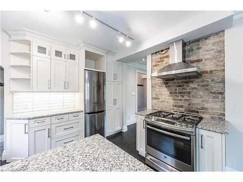 100 Jubilee Drive, Kitchener, ON - Indoor Photo Showing Kitchen With Upgraded Kitchen