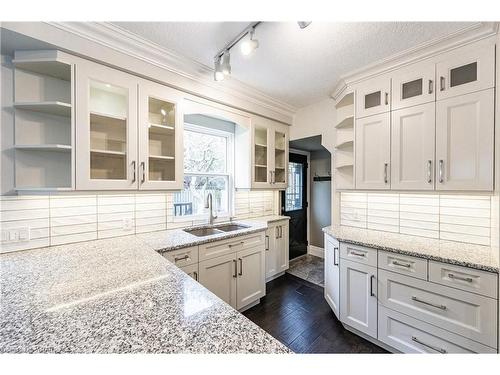 100 Jubilee Drive, Kitchener, ON - Indoor Photo Showing Kitchen With Double Sink