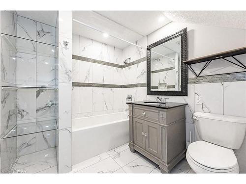 100 Jubilee Drive, Kitchener, ON - Indoor Photo Showing Bathroom